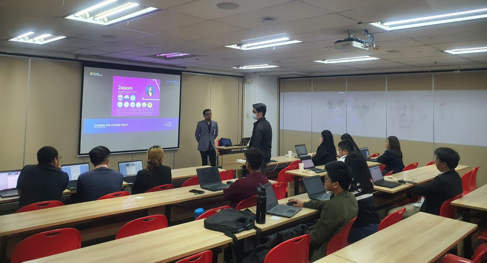 Trainosys instructor explaining technical training concepts